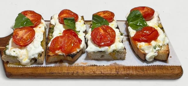 Bruschetta di Stracciatella.